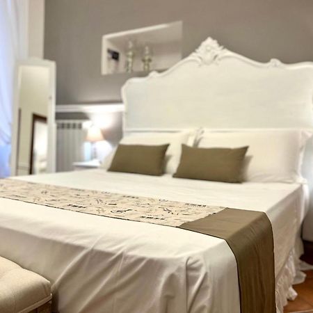 Miluar - Centro Storico - Lungo La Via Della Musica Bed & Breakfast Napoli Bagian luar foto