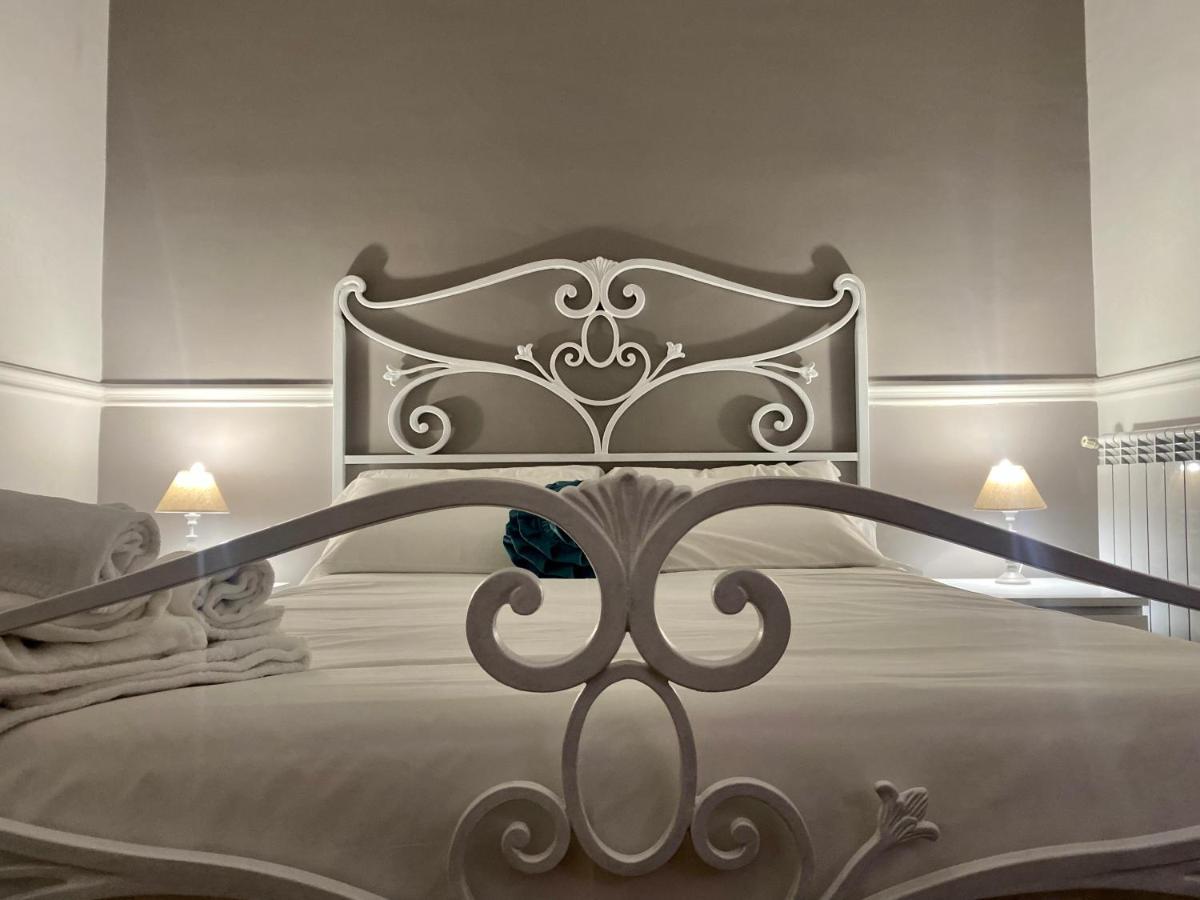 Miluar - Centro Storico - Lungo La Via Della Musica Bed & Breakfast Napoli Bagian luar foto