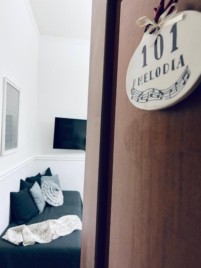 Miluar - Centro Storico - Lungo La Via Della Musica Bed & Breakfast Napoli Bagian luar foto