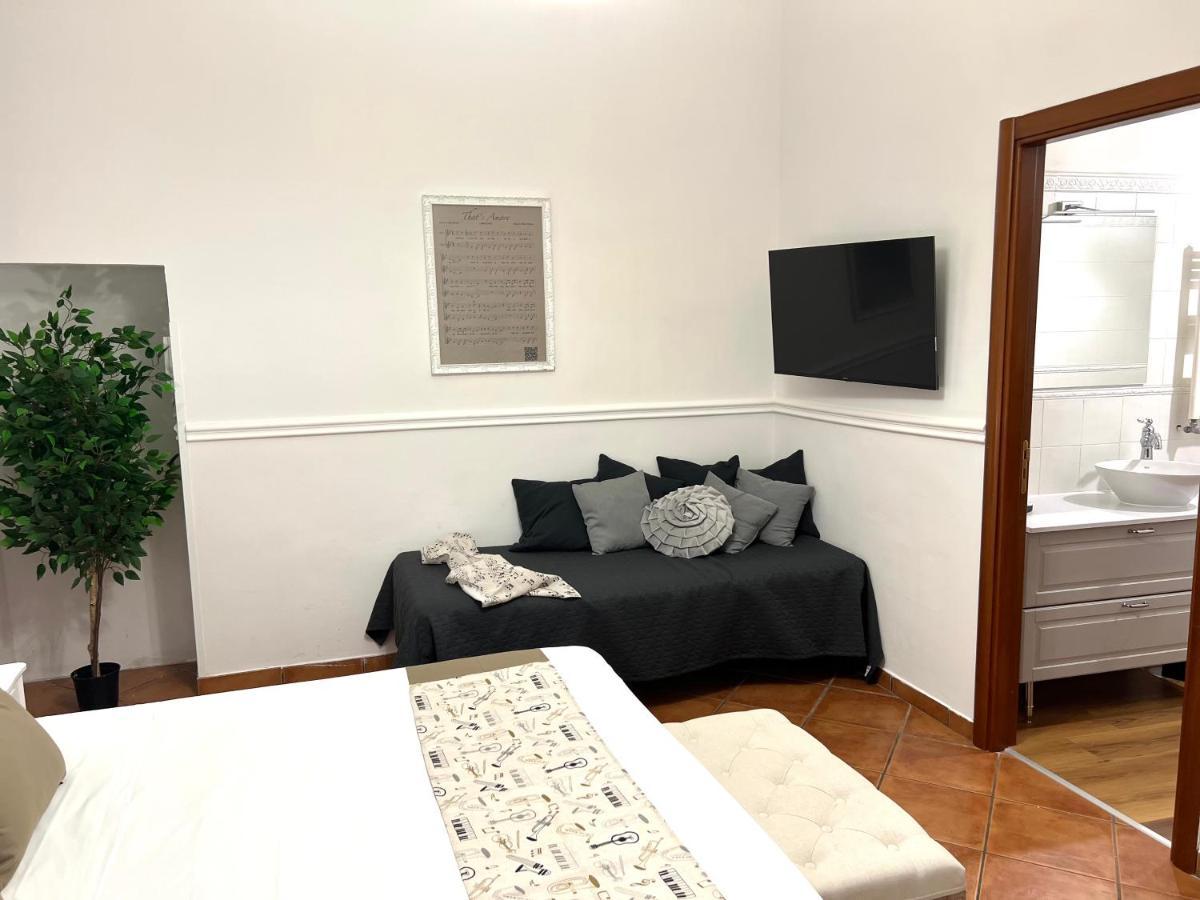 Miluar - Centro Storico - Lungo La Via Della Musica Bed & Breakfast Napoli Bagian luar foto