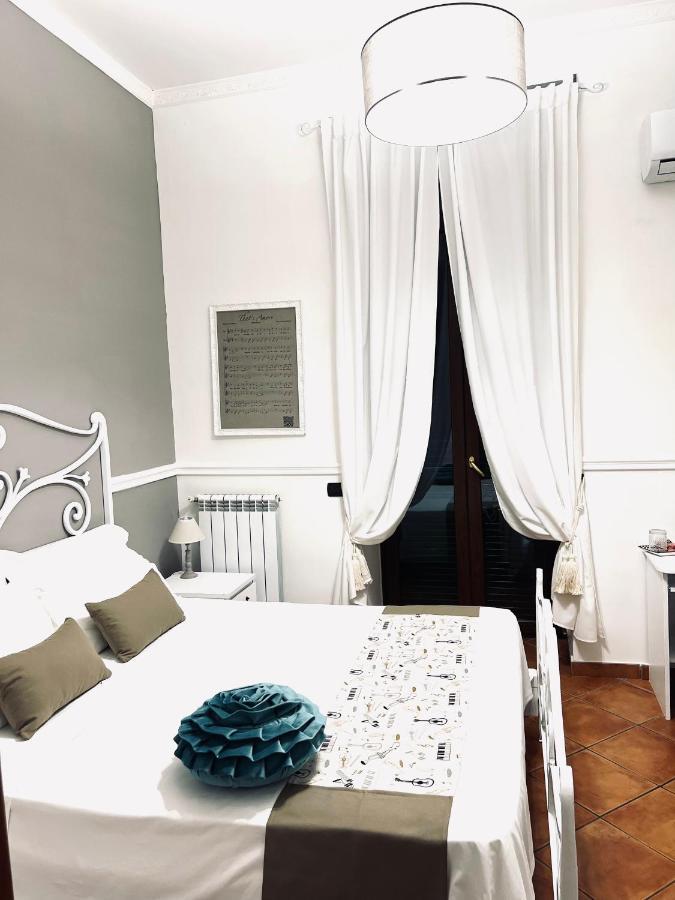 Miluar - Centro Storico - Lungo La Via Della Musica Bed & Breakfast Napoli Bagian luar foto
