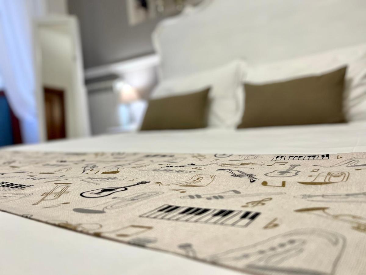 Miluar - Centro Storico - Lungo La Via Della Musica Bed & Breakfast Napoli Bagian luar foto
