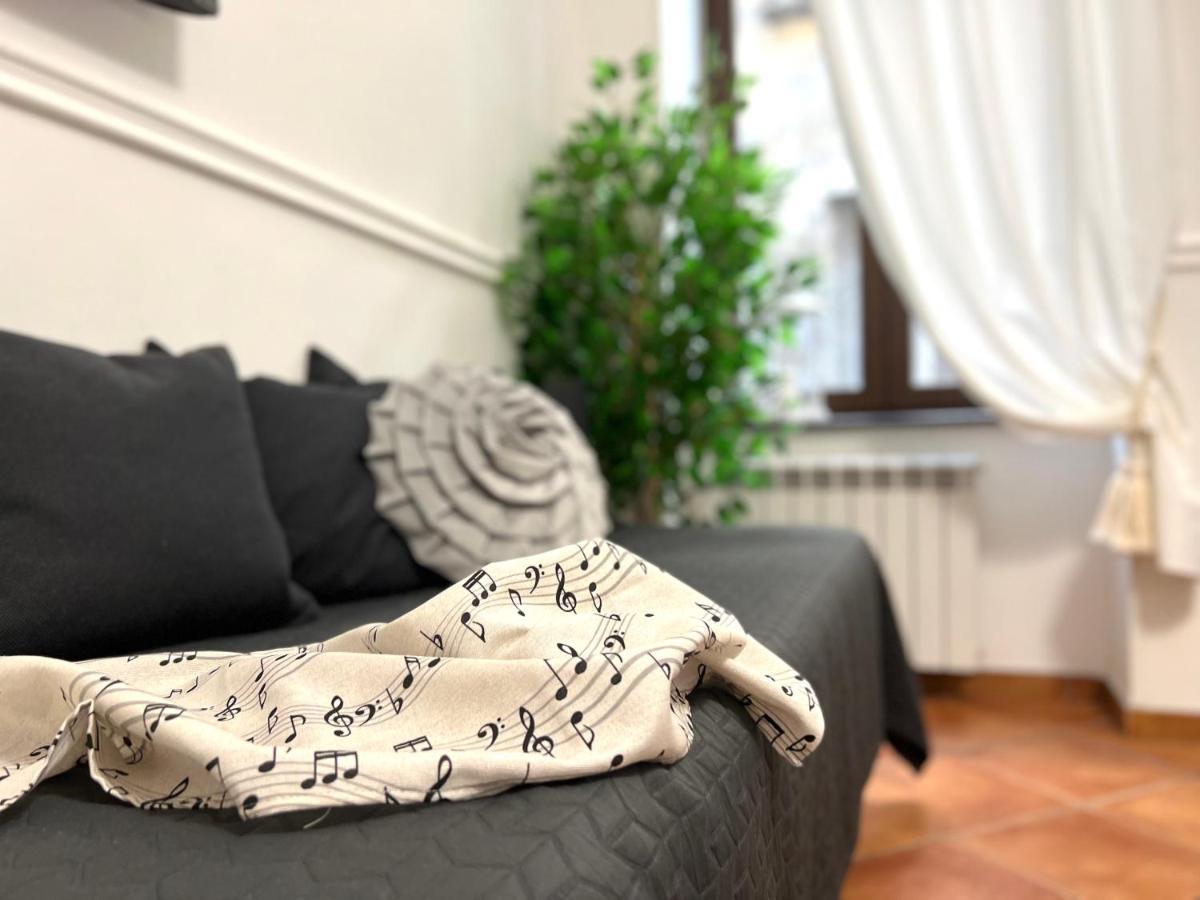 Miluar - Centro Storico - Lungo La Via Della Musica Bed & Breakfast Napoli Bagian luar foto