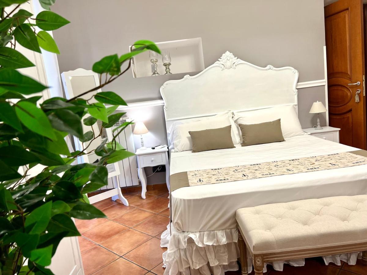 Miluar - Centro Storico - Lungo La Via Della Musica Bed & Breakfast Napoli Bagian luar foto