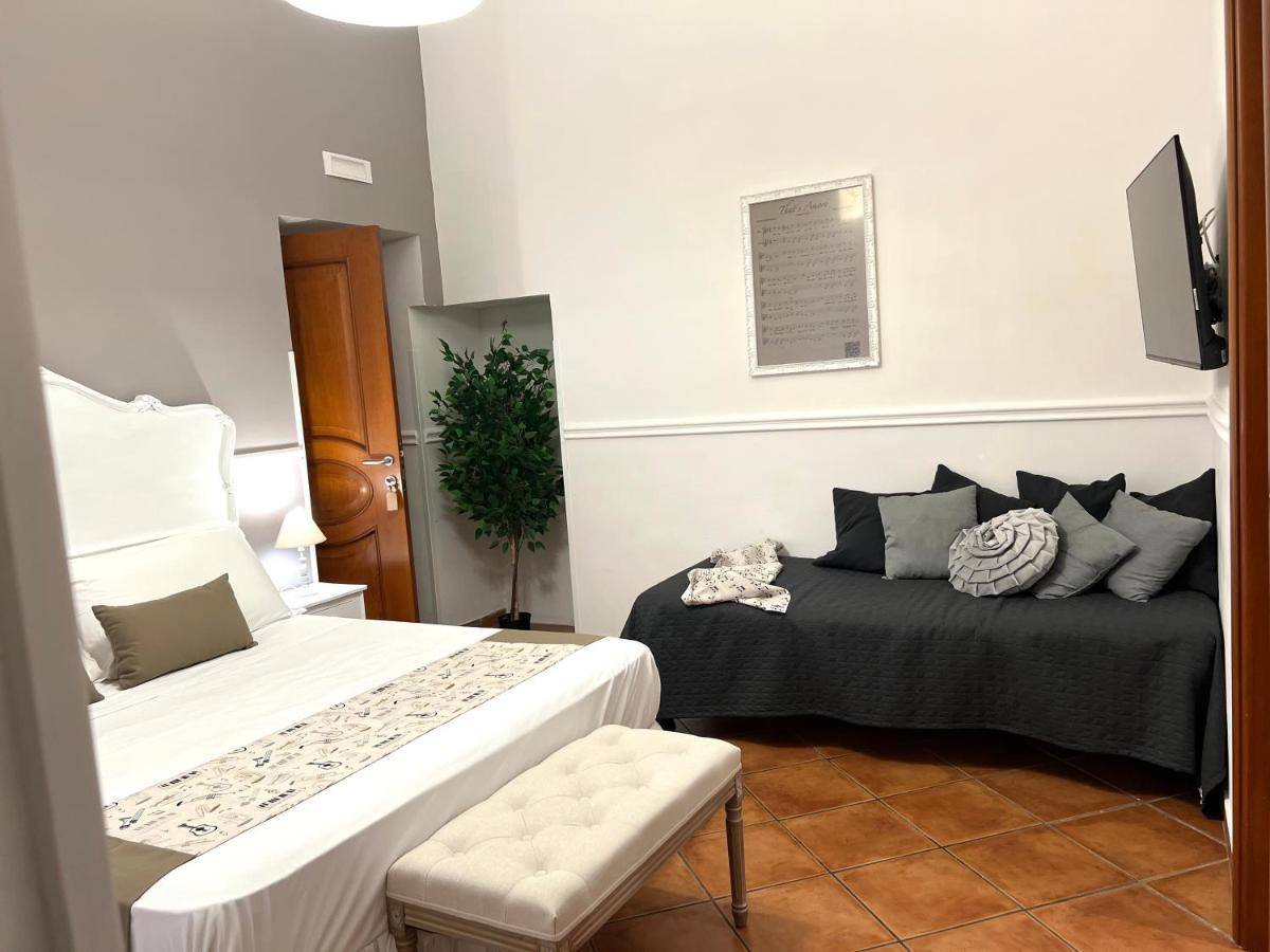 Miluar - Centro Storico - Lungo La Via Della Musica Bed & Breakfast Napoli Bagian luar foto