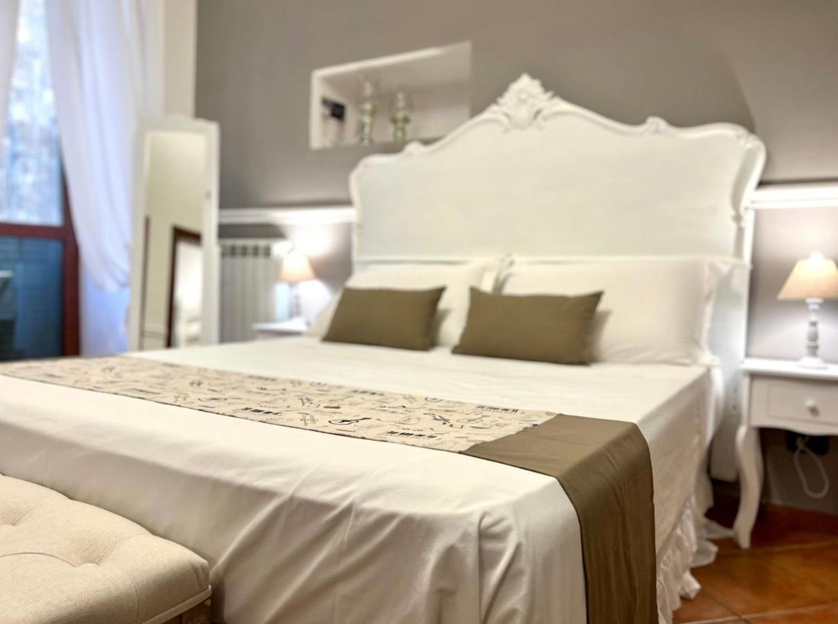 Miluar - Centro Storico - Lungo La Via Della Musica Bed & Breakfast Napoli Bagian luar foto